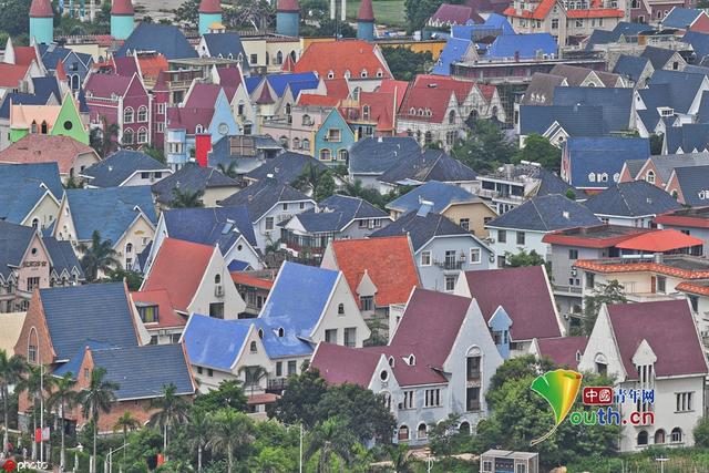 广西北海惊现300栋烂尾别墅群 闲置25年曾被誉为“童话世界”