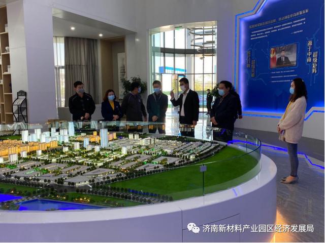区工信局局长巨云兴到园区调研