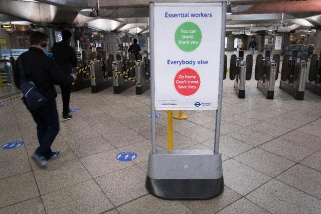 疫情趋缓，欧洲多国逐步放松管控，公共场所如此保持社交距离