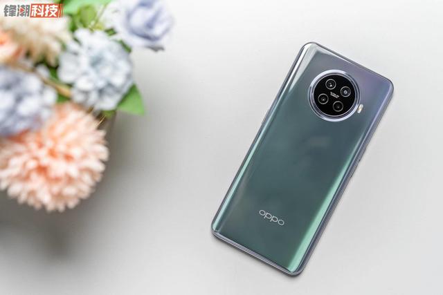 超级玩家配色上新：OPPO Ace2 极光银图赏