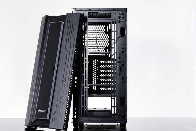 半侧透又贵又丑？200块的全景侧透机箱了解一下