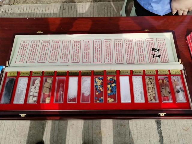 检察官忠告：珍爱生命，拒绝毒品！