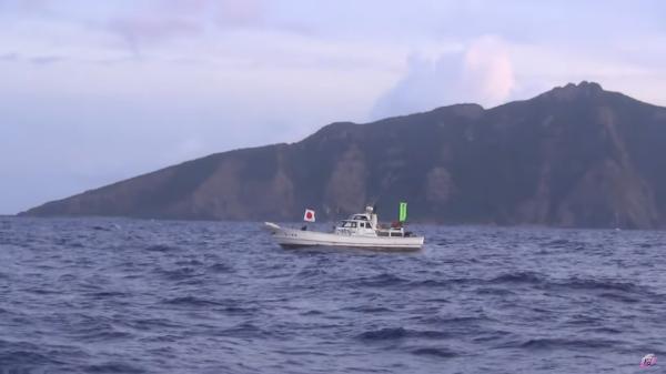 日本右翼组织渔船赴钓鱼岛，又被我海警追击约四小时