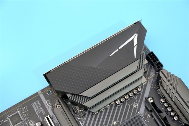 甚至还要略强于顶级的X570主板！微星MPG B550 GAMING CARBON WIFI评测