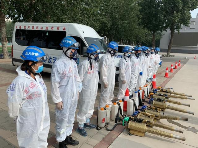 推荐高考在即，北京蓝天队员全面消杀房山区7个考点，让考生和家长放心