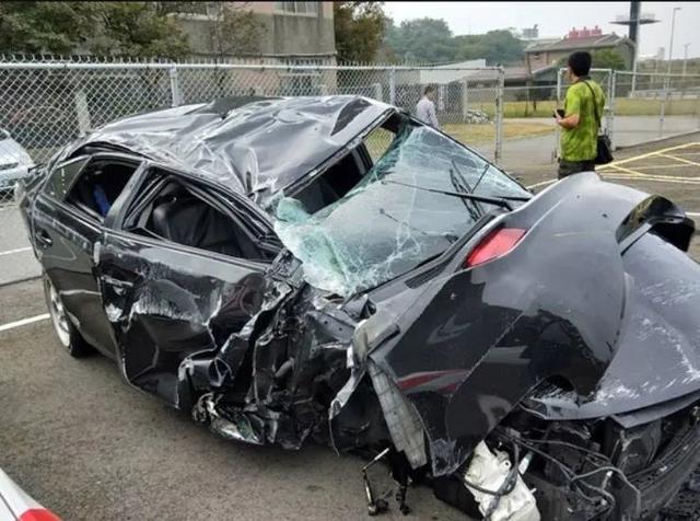 领克06大型“翻车”现场，到底什么才是“真”安全？