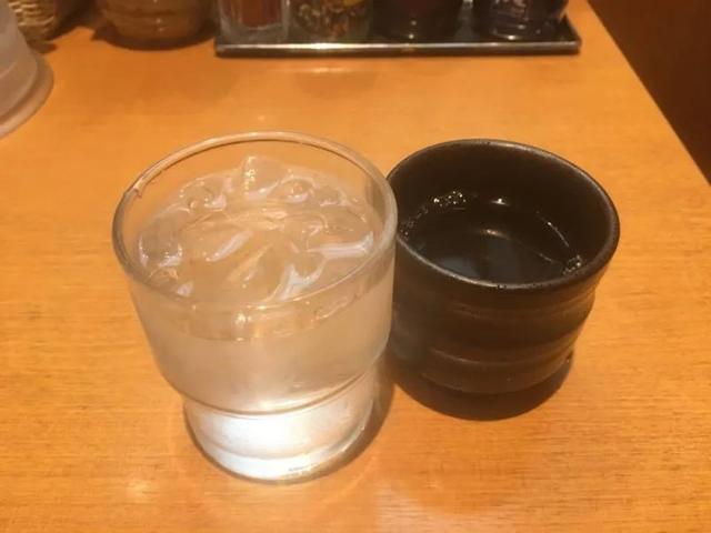 中国人多喝热水的迷信，早该断了