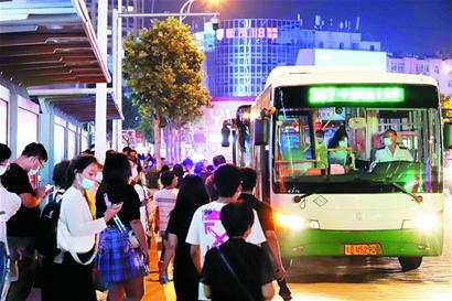 公交末车延时首周“夜青岛”客流明显上升 后续还会涨