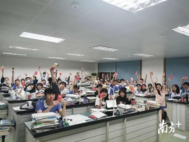 有心！深圳90后老师自制高考“记忆面包”，祝学生考神附体