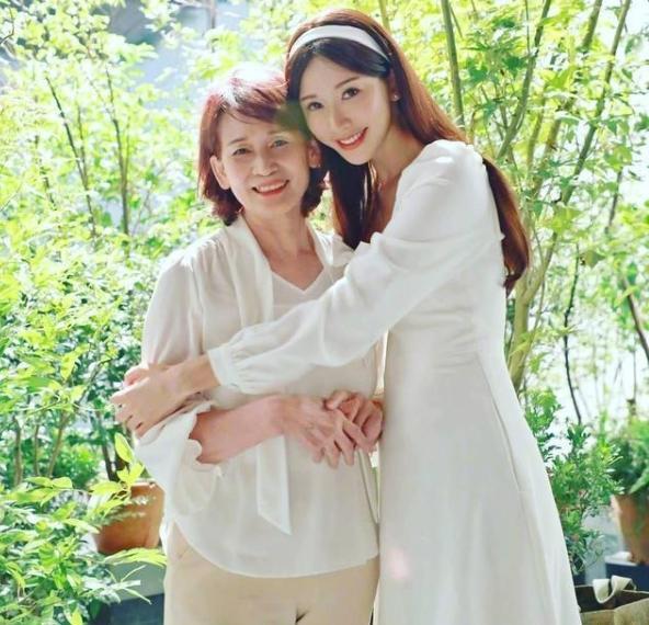 仙气|林志玲近照仙气不再，婚后脸越来越僵像极网红