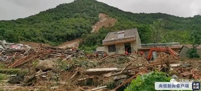 “鱼再大，也没命大！”新安江水库首次9孔全开泄洪，有人在“农夫山泉”里捞“千岛湖胖头鱼”……