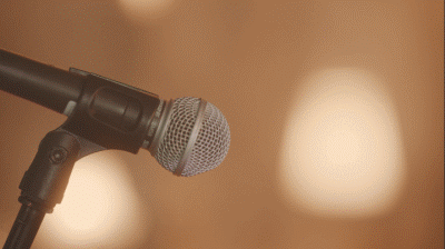 她怎么也没想过会在这种地方表演吧？