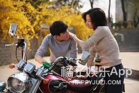 还记得《最好的我们》里面的韩叙吗？他现在长这样