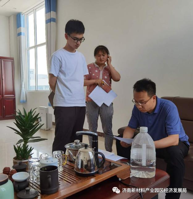 区统计局副局长艾蓬带队到园区重点工业企业开展走访核查工作