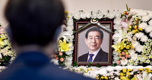 韩国各界人士吊唁已故首尔市长朴元淳，殡首7月13日出殡
