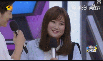 贾玲最出圈的综艺救场！“抢镜”帮关晓彤化解尴尬，这情商无敌了