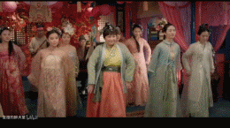 贾玲最出圈的综艺救场！“抢镜”帮关晓彤化解尴尬，这情商无敌了