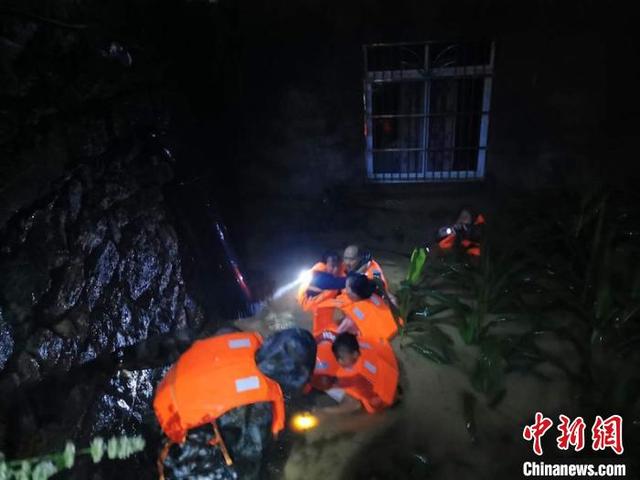 四川古蔺强降雨致4.3万人受灾 无人伤亡