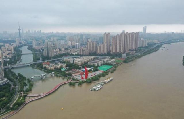 安徽5市发布撤离令，南京6站水位超警戒，长江下