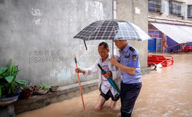 重庆|渝中警讯丨闻“汛”而动 重庆警方开启“抗洪”模式