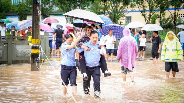 重庆|渝中警讯丨闻“汛”而动 重庆警方开启“抗洪”模式