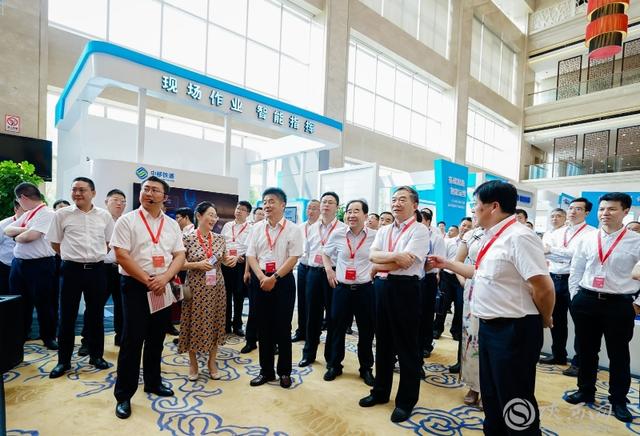 陕西铁路物流集团举办“智能铁路、智慧物流”高端论坛暨装备技术展览会