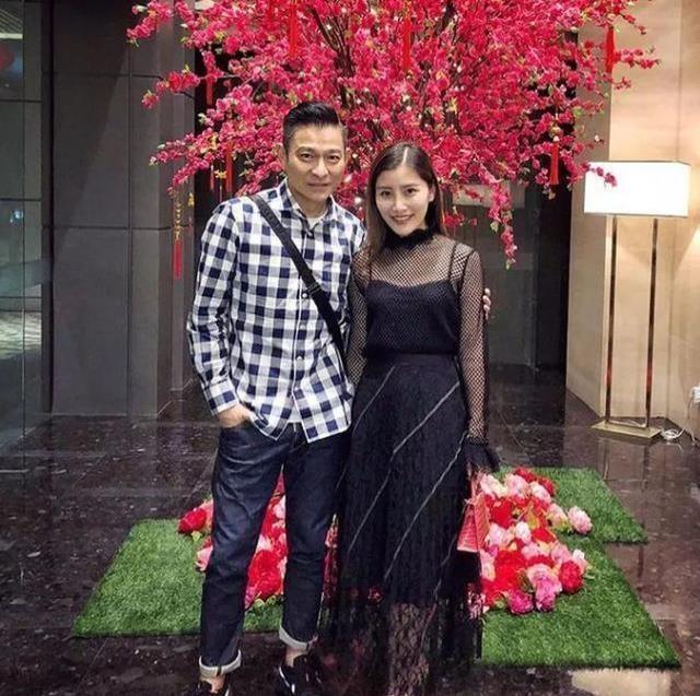 刘德华小姨子陈雪铃首晒全家福 脸色红润状态好