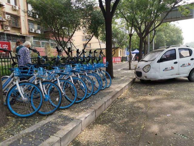 小藍車反圍剿：下沉、聯(lián)姻、阿里味