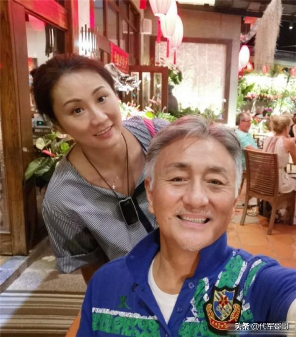 演武侠剧出名演员，娶小5岁美女生一子，如今