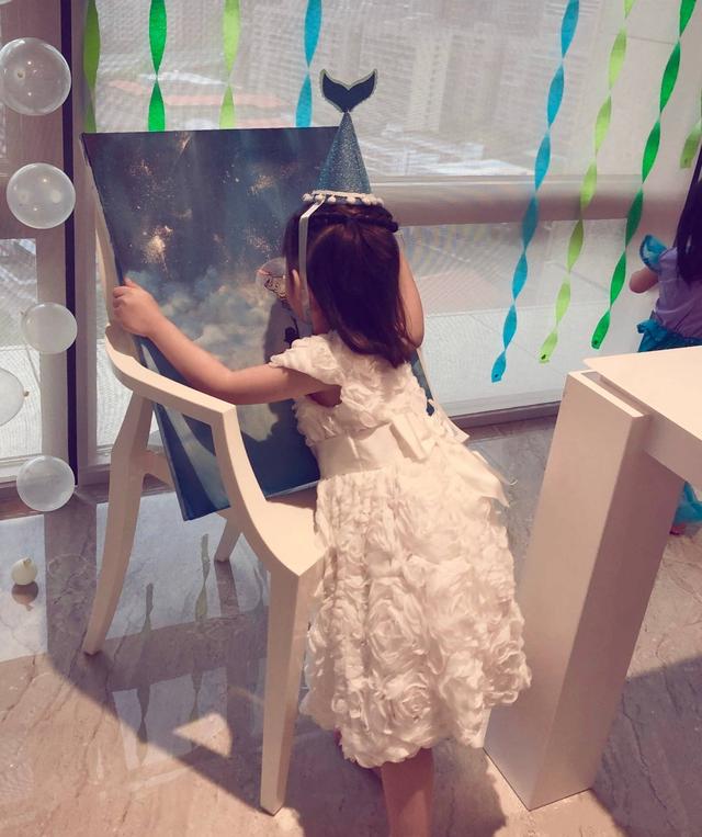 王力宏大女儿6岁生日，和妹妹蓄长发后剪掉送癌症病童，超有爱心