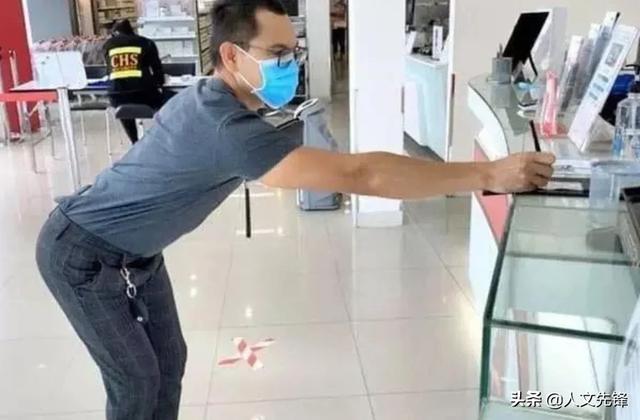 有一种口罩，叫“泰式口罩”；有一种距离，叫“泰式距离”