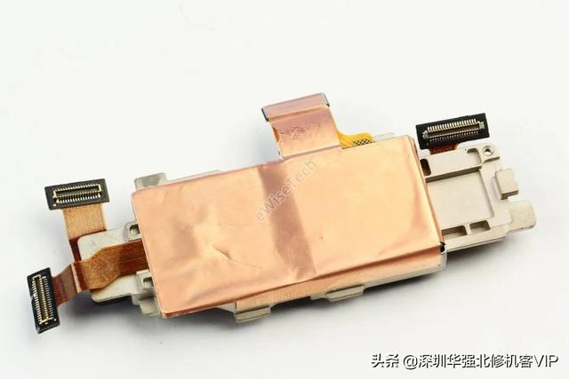 拆解：拆开小米10，整体内部布局与iphone略有相同 ！
