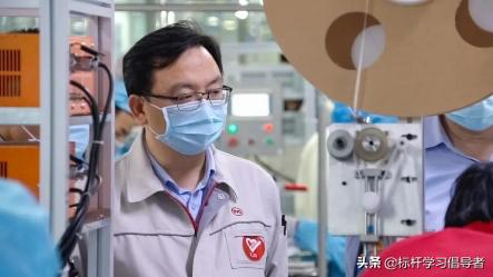 从父母双亡的“哑巴儿”，到千亿商国的掌门人