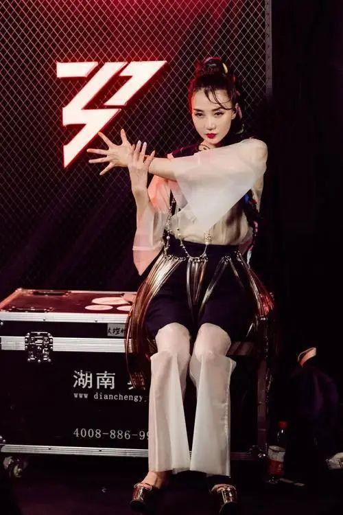 经纪人跟阿朵说的四句话指出她当前困境，姐姐