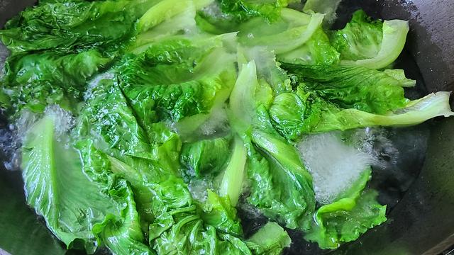 爱吃生菜试试这样做，做法简单味道浓，很好吃的一道家常菜