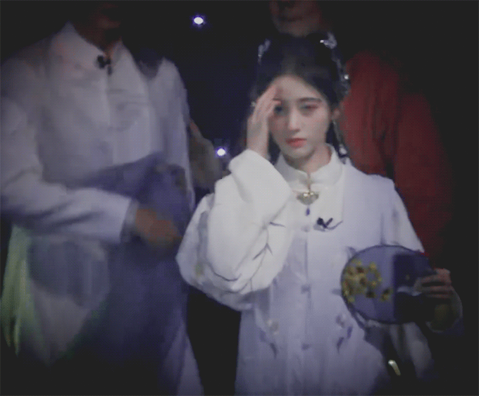 杨超越和鞠婧祎，一个初恋脸，一个高冷脸，你喜欢哪一个