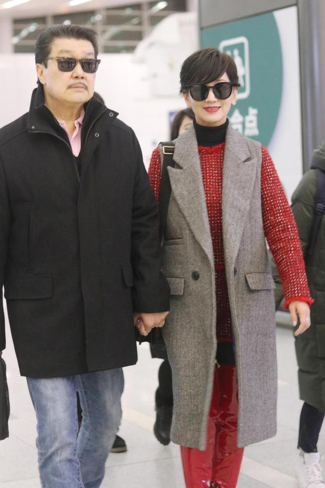 65岁赵雅芝前任和现夫近照，差距一目了然，没有对比就没有伤害