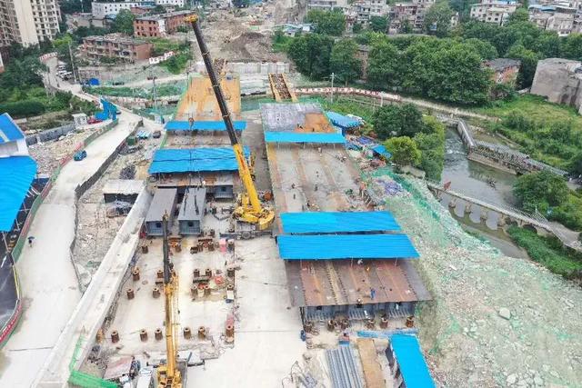 人春钢构承建的马王庙金钟河桥工程——实现贵阳市“两个第一”