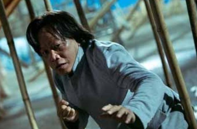 “火云邪神”梁小龙：单挑十几人，妻子却被泼