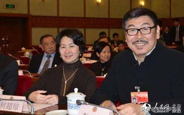 何鸿燊何氏家族悼文，留下四房十七杰，详细了