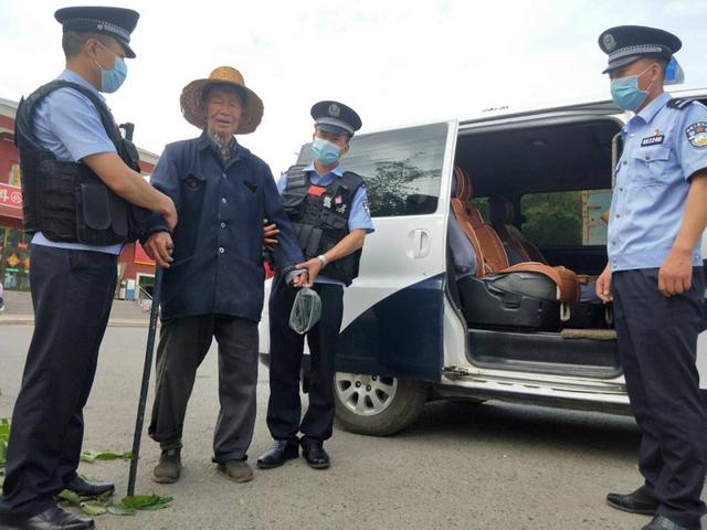 八旬老人出门迷路 民警一路护送回家