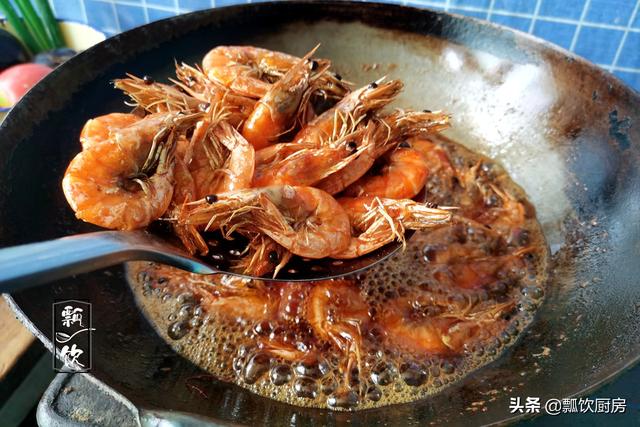 爱吃虾做不出好味道，按照这做法，让人胃口大开，连皮都吃掉
