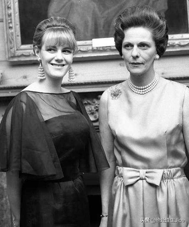 72岁卡米拉依旧受宠！头顶戴安娜的珍珠泪王冠，得意笑容藏不住