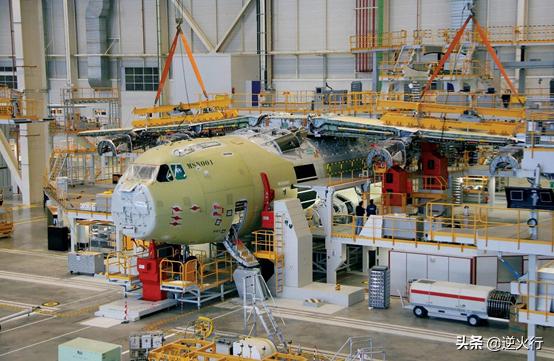 欧洲的标准运输机！能当加油机的A400M！西方最大