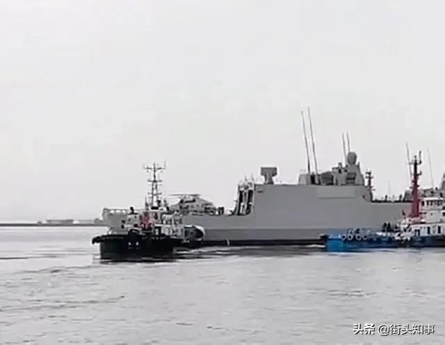 ��һ��055��ִ������ԣ����мװ�����½��ػ�������������ϲ