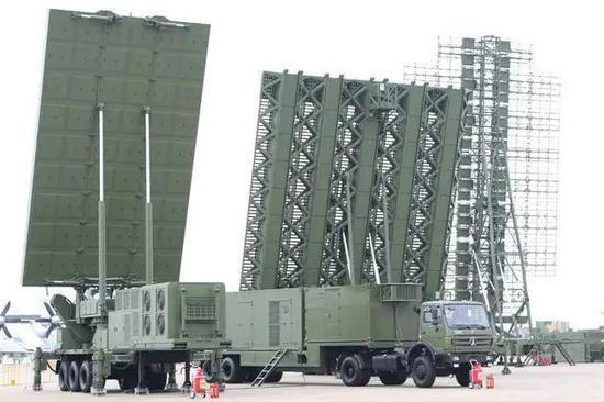 F22在委内瑞拉领空被抓到，防空导弹竖起，中国