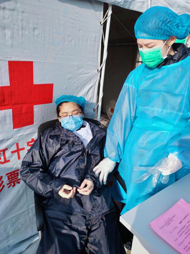 流行“疫”壇新组合，心手相牵，弛拼四海，记