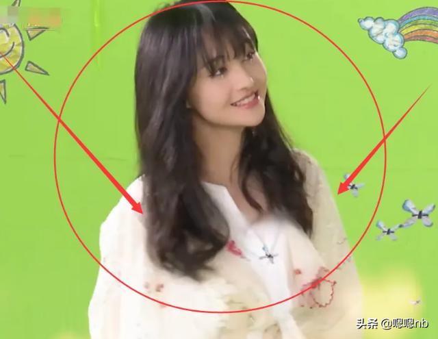 谭松韵无实物表演，郑爽无实物表演，看清服装