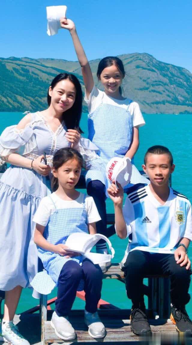 名嘴周群清晨发长文感叹，疑似婚姻出现变故，
