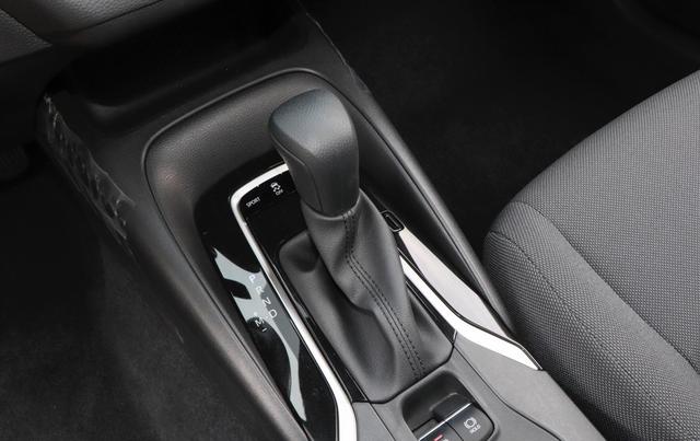 “低价高配”丰田车，凯美瑞的品质，油耗2毛